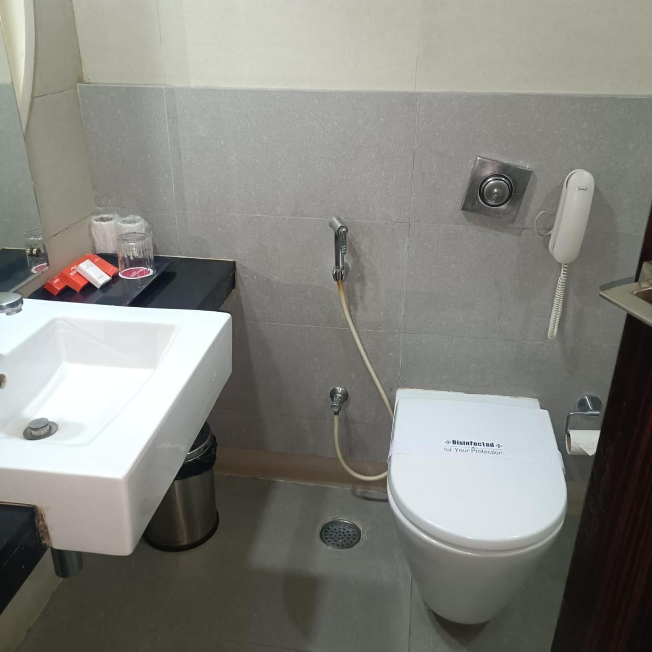 Royal Park Kakinada Hotel Luaran gambar