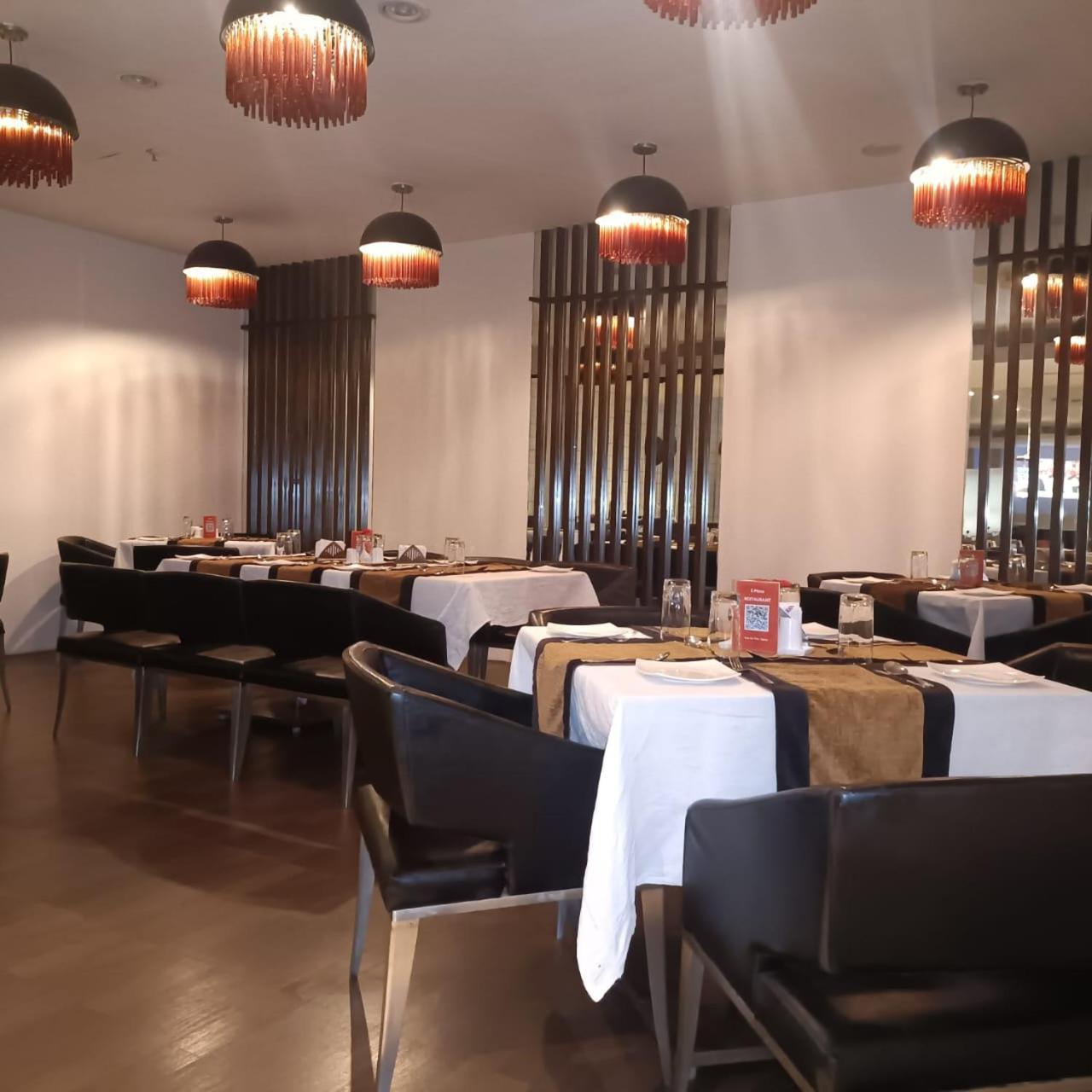 Royal Park Kakinada Hotel Luaran gambar