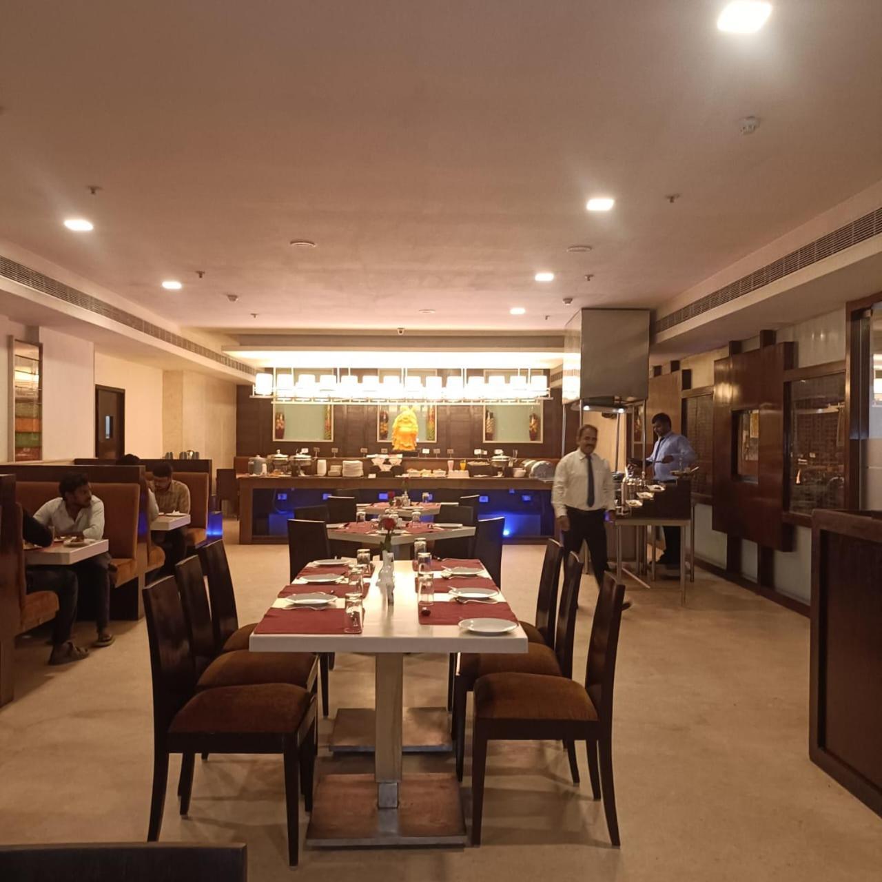 Royal Park Kakinada Hotel Luaran gambar