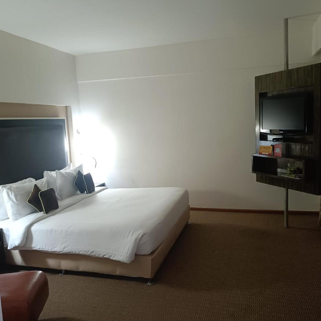 Royal Park Kakinada Hotel Luaran gambar