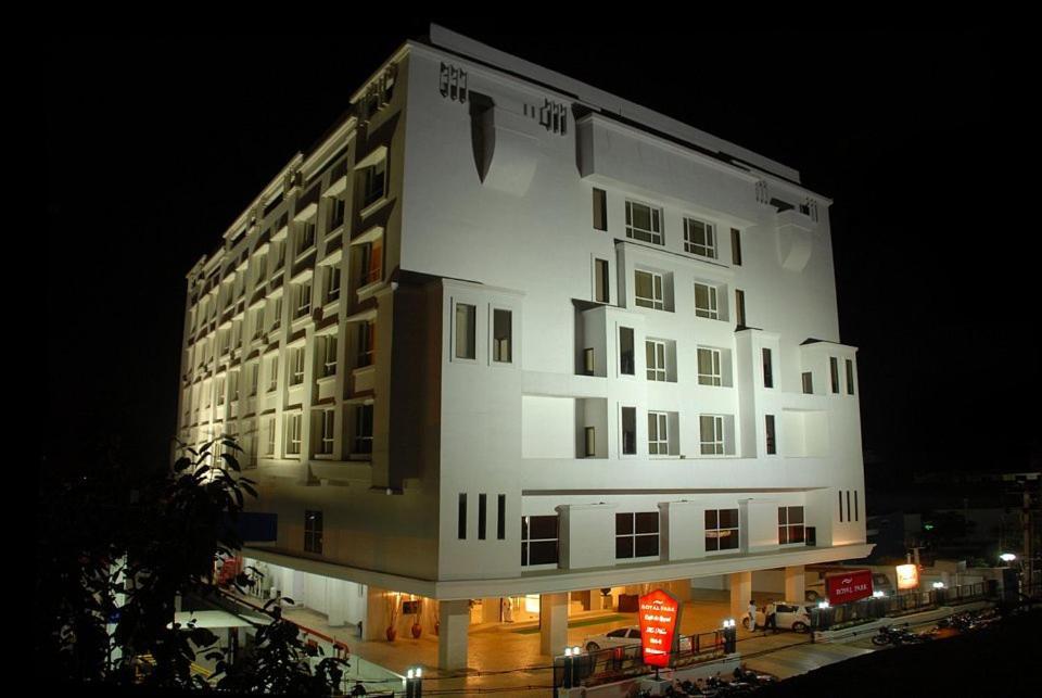 Royal Park Kakinada Hotel Luaran gambar