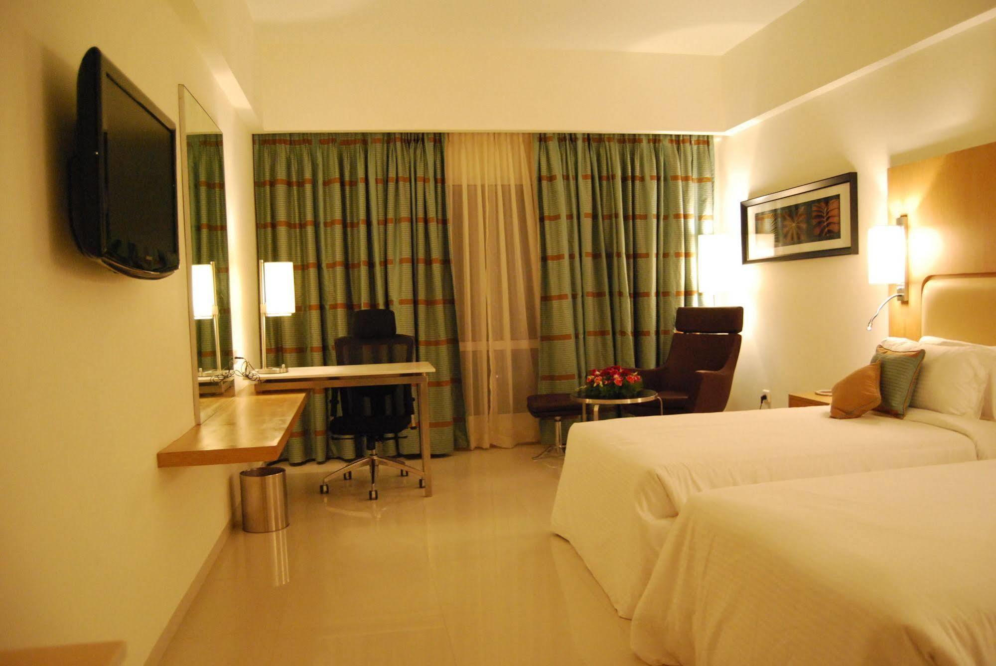 Royal Park Kakinada Hotel Luaran gambar
