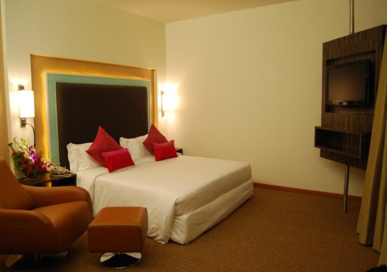 Royal Park Kakinada Hotel Luaran gambar