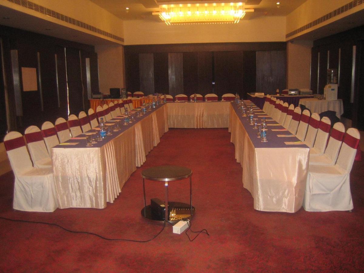 Royal Park Kakinada Hotel Luaran gambar